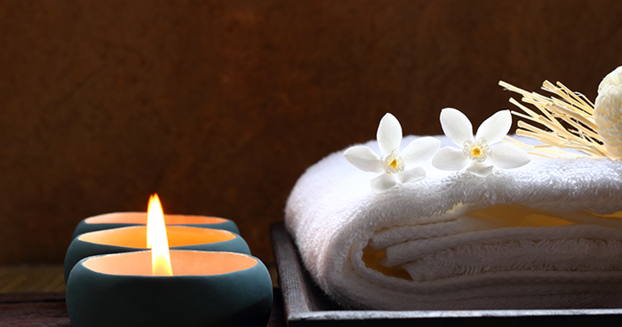 Những cô nàng ham mê làm đẹp nên được cảnh báo về rủi ro tiềm ẩn trong  spa làm đẹp. Một báo cáo của CDC năm 2004 cho thấy, hơn một nửa bồn tắm xông hơi ở Mỹ vi phạm tiêu chuẩn an toàn sức khỏe cộng đồng. Trong số 5.000 spa được kiểm tra, có đến 57% vi phạm về an toàn, hầu hết các spa đều vi phạm về chất lượng nước sạch.