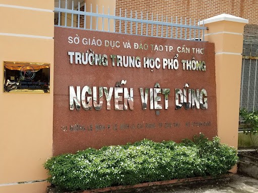  TP. Cần Thơ: Ông Dương Tấn Hiển - Phó Chủ tịch UBND kiêm Giám đốc Sở GD&amp;ĐT cho biết, địa phương đang thực hiện các thủ tục để miễn 100%  học phí học kỳ I, năm học 2021 - 2022 cho 247.000 học sinh các cấp trên địa bàn. Tổng giá trị thực hiện chính sách miễn, giảm này khoảng 33 tỷ đồng.