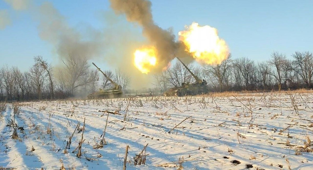 Khủng hoảng Ukraine đang bước vào “thời khắc quyết định”; quân đội Nga đã hành động trước và tấn công dữ dội vào quân đội Ukraine. Hiện không chỉ Ukraine mà cả phương Tây, đang tích cực chuẩn bị cho quân đội Ukraine phản công, Mỹ cũng giúp  quân đội Ukraine tiến hành tập trận.