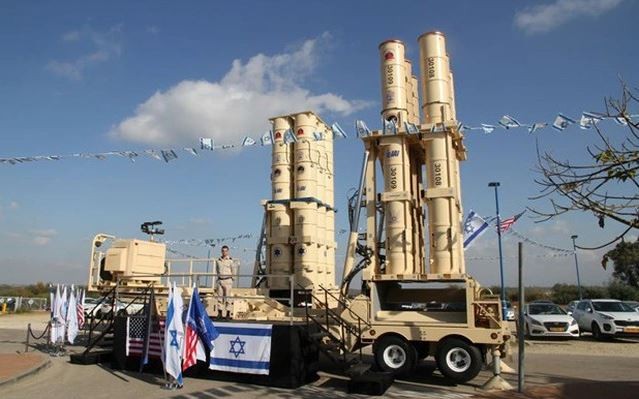 Israel đã xây dựng  hệ thống phòng không hiện đại, bao gồm Patriot của Mỹ và các hệ thống chống tên lửa Arrow-2 và Arrow-3, chịu trách nhiệm về phòng không tầm xa. Đảm nhiệm phòng không tầm trung là là hệ thống David's Sling; hệ thống "Iron Dome (Vòm sắt)" chịu trách nhiệm phòng không tầm ngắn. 