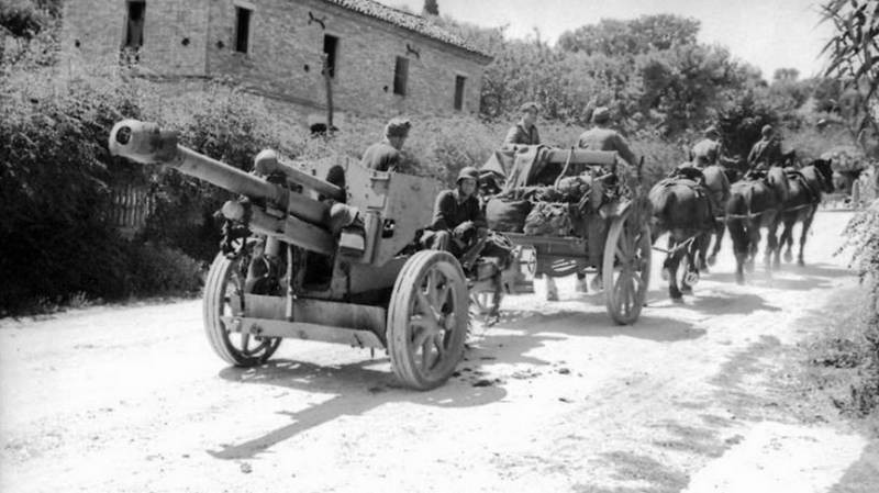 Vào cuối những năm 1920, mẫu pháo binh cấp sư đoàn còn sót lại từ Thế chiến thứ nhất không còn đáp ứng được nhu cầu chiến đấu của Quân đội Liên Xô trong thời kỳ mới. Vì vậy, Liên Xô bắt đầu công việc nghiên cứu và phát triển mẫu pháo mới.