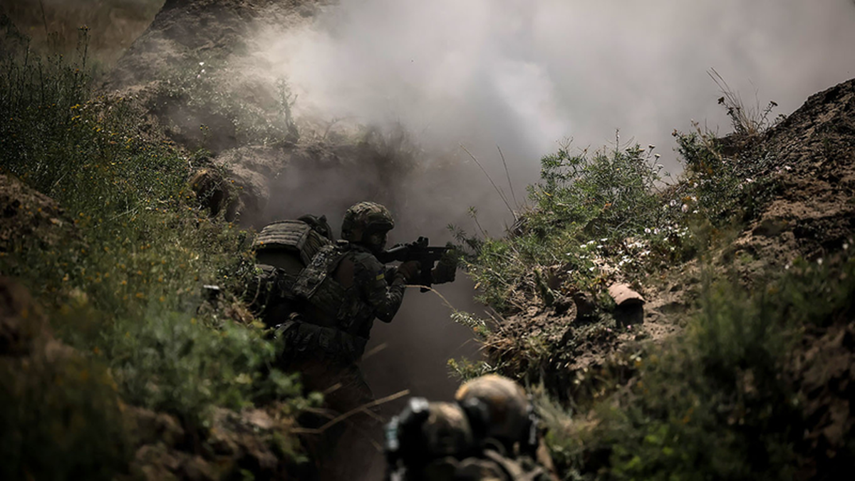 Trong những ngày qua, giao tranh ở tỉnh Donetsk,  miền đông Ukraine diễn ra ác liệt; Quân đội Nga đã tràn ngập nhiều khu vực rộng lớn, chiếm một số thành phố quan trọng. Giao tranh ác liệt vẫn tiếp diễn ở một số thành phố khác.