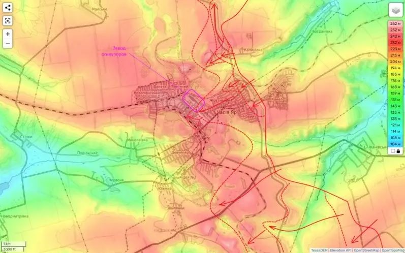 Trang Topwar của Nga đưa tin, các nhóm tấn công của  Quân đội Nga đã bám được vào các tòa nhà cao tầng và đang cố gắng vượt qua nhà máy vật liệu chịu lửa, khu vực phòng ngự kiên cố chính của Quân đội Ukraine ở Chasov Yar. Giao tranh ác liệt đang diễn ra quyết liệt trong thành phố. 