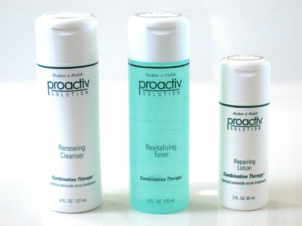 1. Sản phẩm làm đẹp Proactiv. Doanh thu hàng năm: 1 tỷ USD.  Có mặt trên thị trường từ năm 1995, Proactiv là sản phẩm số 1 tại Mỹ trong việc điều trị mụn và da mặt bóng nhờn.