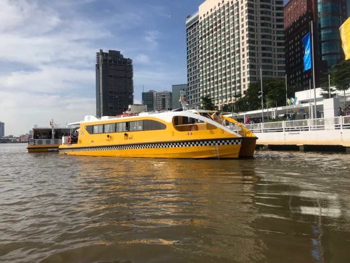 Sáng 25/11, tuyến buýt đường thủy số 1 – Saigon Waterbus đã vận hành chính thức. Công ty TNHH Thường Nhật là chủ đầu tư dự án buýt đường sông này. Đây là tuyến bus đường sông đầu tiên ở TP HCM với tuyến số 1 từ bến Bạch Đằng (quận 1) về bến Linh Đông (quận Thủ Đức) với lộ trình 10,8km, đi qua 9 bến.