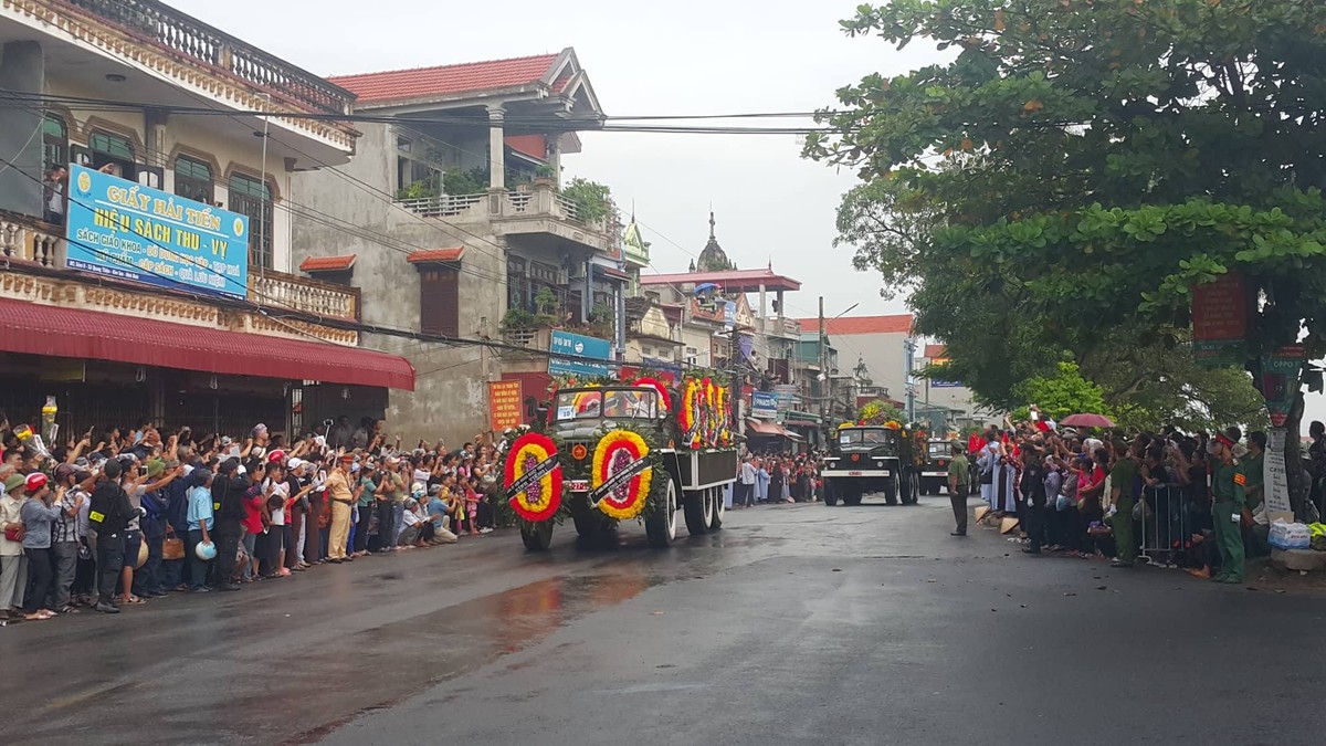 Ngay sau lễ truy điệu đồng chí Đại tướng Trần Đại Quang, Ủy viên Bộ Chính trị, Chủ tịch nước CHXHCN Việt Nam tại Nhà tang lễ Quốc gia, số 5 Trần Thánh Tông (Hà Nội), linh cữu Chủ tịch nước được di quan về quê nhà.