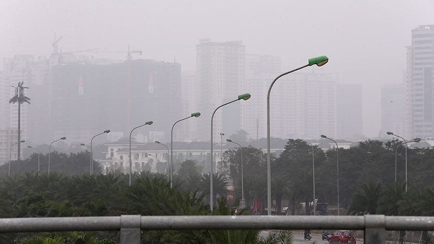 Mấy ngày nay, Hà Nội luôn chìm trong  sương mù dày đặc tạo nên hình ảnh vô cùng huyền ảo.