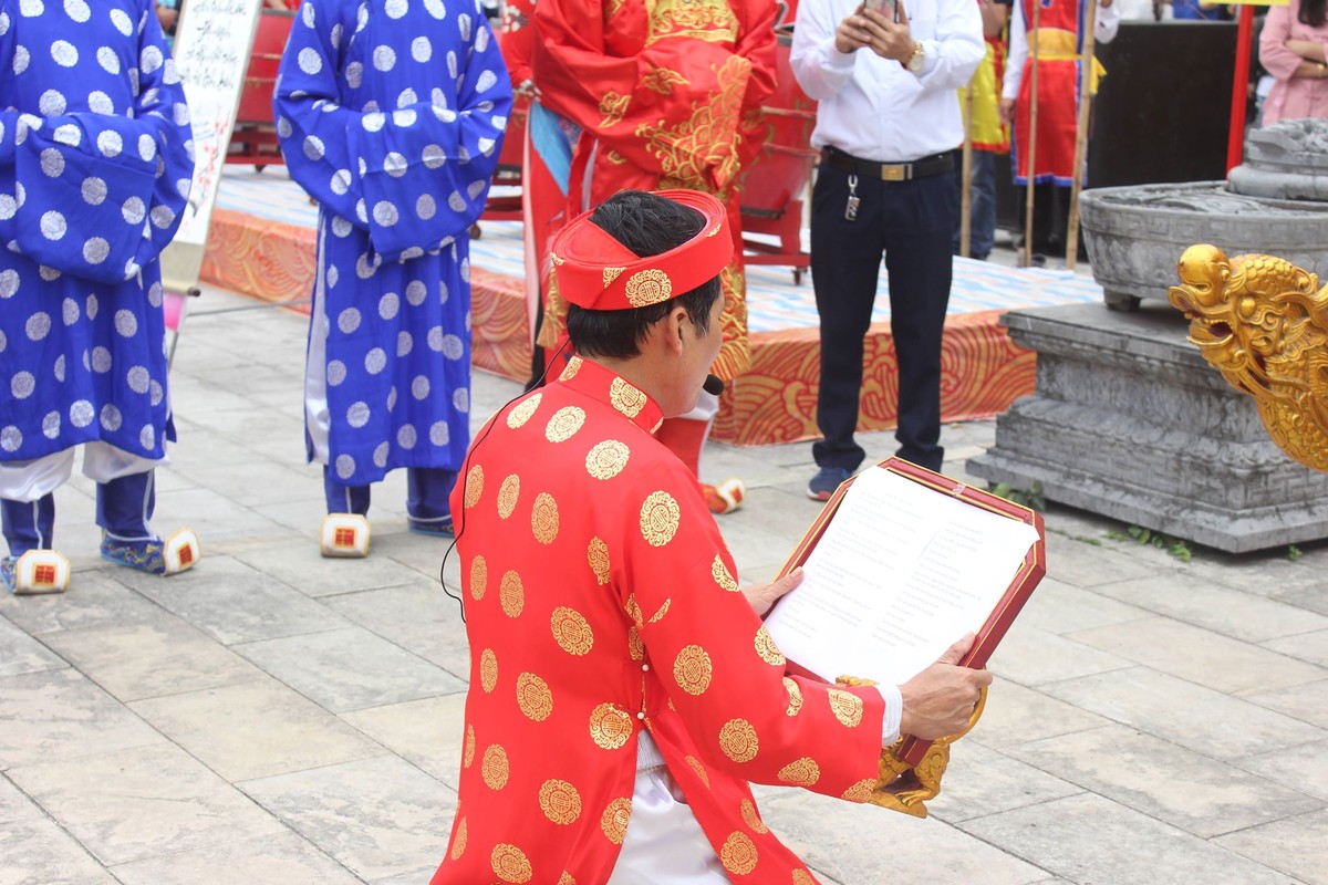 Sáng ngày 10/2 (tức mùng 6 tháng Giêng năm Kỷ Hợi), tại khu tưởng niệm vương triều Mạc (thuộc thôn Đương Thắng, xã Ngũ Đoan, huyện Kiến Thụy, TP.Hải Phòng), đã diễn ra  lễ hội khai bút. 