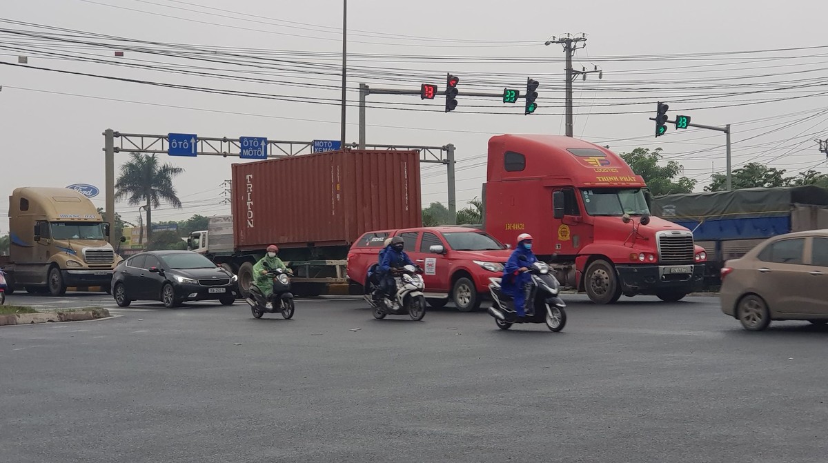 Toàn tỉnh Hải Dương đã kết thúc thời gian cách ly xã hội từ 0h, ngày 3/3/2021. Đồng thời, dừng hạn chế phương tiện lưu thông trên các tuyến quốc lộ qua địa bàn. Trước đó, Hải Phòng cho phép phương tiện chở hàng hóa được đi qua quốc lộ 5. 