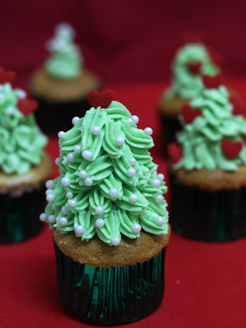 Bánh cupcake hình cây thông noel.