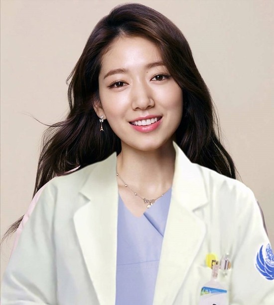 Phim Doctors do  Park Shin Hye làm nữ chính đang gây sốt khắp Châu Á. Theo chia sẻ mới đây của Park Shin Hye, để hóa thân hoàn hảo với nhân vật nữ bác sĩ tài giỏi, thông minh và mạnh mẽ này, cô đã phải tập luyện và thực hiện nhiều bài giảm cân thần tốc cho phù hợp với nhân vật.