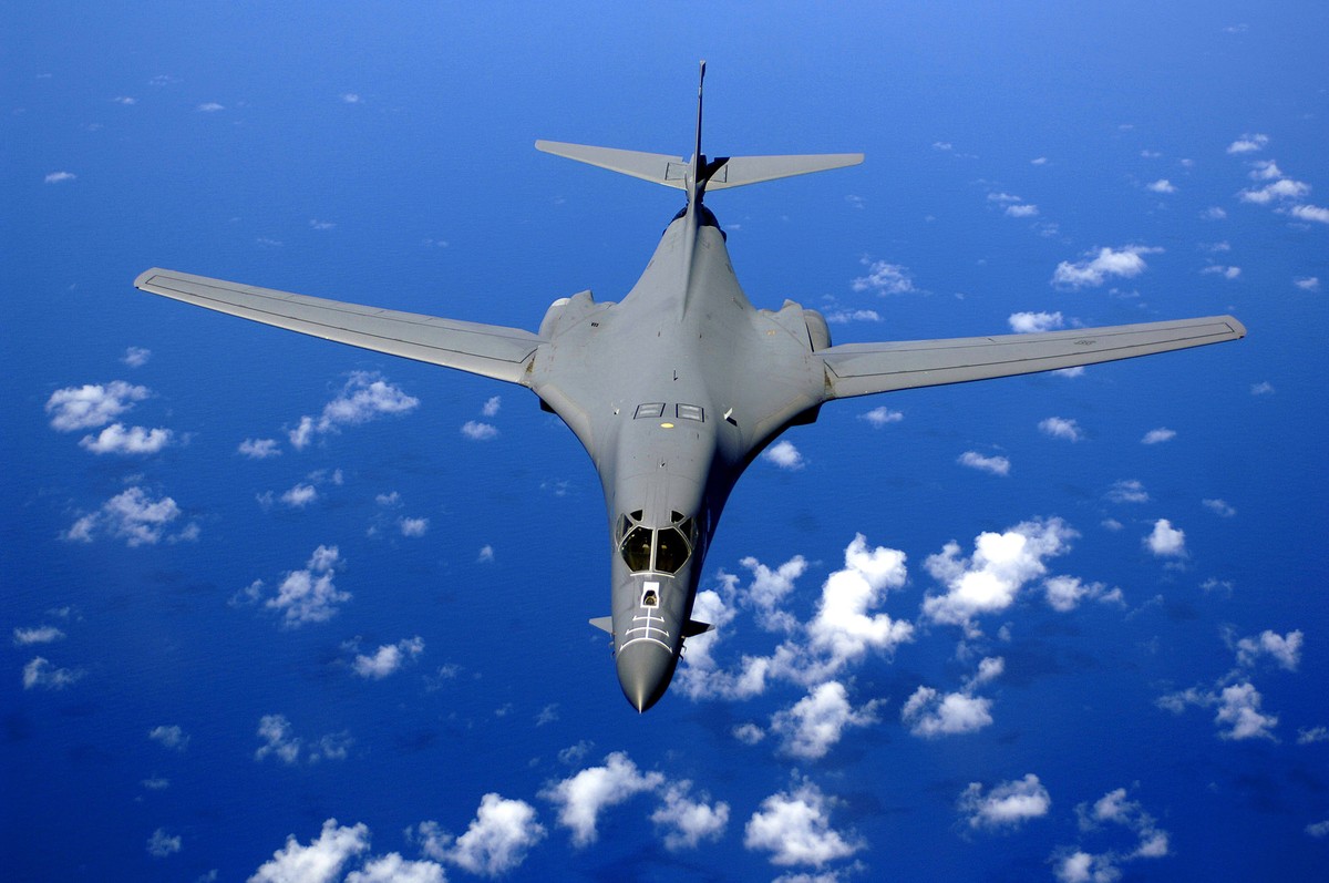 Theo công bố từ Lầu Năm Góc,  chuyến bay của B-1B Lancer đã kéo dài 5 giờ đồng hồ liên tục vào hôm 30/10, ngang qua vịnh Aden, eo biển Bab el-Mandeb, biển Đỏ, kênh đào Suez, vịnh Arab, eo biển Homuz và vịnh Oman. Các vị trí mà oanh tạc cơ này bay qua đều nằm dọc theo biên giới Iran.