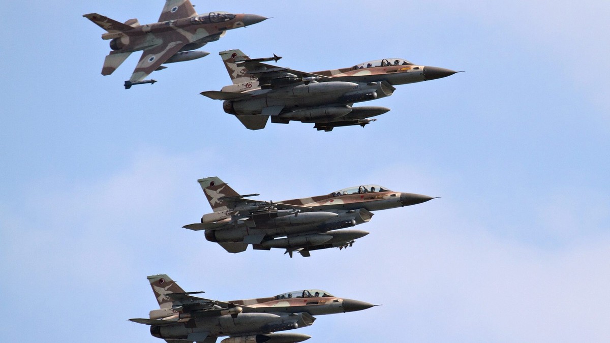 Theo thông tin từ Bộ Quốc phòng Nga, 6 chiếc  máy bay chiến đấu F-16 của Không quân Israel đã tiến hành tấn công Syria bằng tên lửa dẫn đường từ khu vực không phận của Lebanon nhắm vào khu vực Homs của Syria.