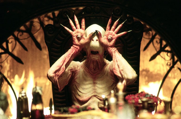 Pale Man (   Pan’s Labyrinth - Mê cung của Pan, 2006)        gây ấn tượng ở thân hình gầy trơ xương, thịt da nhão nhoẹt và trắng toát. Hắn không có mắt và đôi mắt đỏ ngầu được gắn vào hai lòng bàn tay để canh chừng những kẻ dám đến ăn bữa tối của hắn. Chỉ xem cảnh Pale Man ăn sống hai vị tiên bé nhỏ, khán giả đủ lạnh gáy vì sợ.