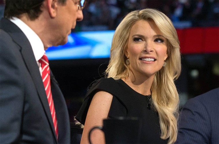  Nữ MC Megyn Kelly, sinh năm 1970, là một nhà báo, cựu luật sư và là bình luận viên tin tức chính trị trên kênh truyền hình Fox News Channel.