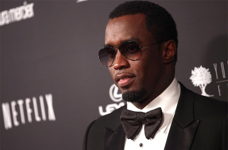 Rapper Sean Combs mỗi tuần bỏ ra 900.000 USD để chi cho các kỳ nghỉ trên du thuyền sang trọng. Sean còn mua tặng con trai 17 tuổi chiếc limousine giá gần 400.000 USD vì đã chăm chỉ học. Anh được coi là một trong những  sao Hollywood bạo chi nhất.