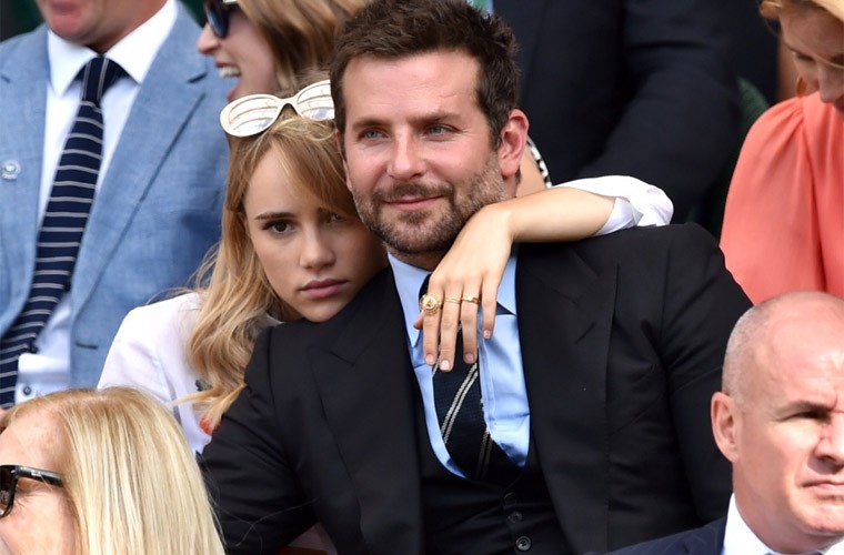 Bradley Cooper và Suki Waterhouse bắt đầu hẹn hò từ tháng 3/2013 và hai năm sau thì chia tay. Trong thời gian hẹn hò Bradley và tình trẻ luôn khiến cánh paparazzi tha hồ chụp bởi những màn âu yếm nồng cháy ngay chốn công cộng. (Ảnh: Internet)