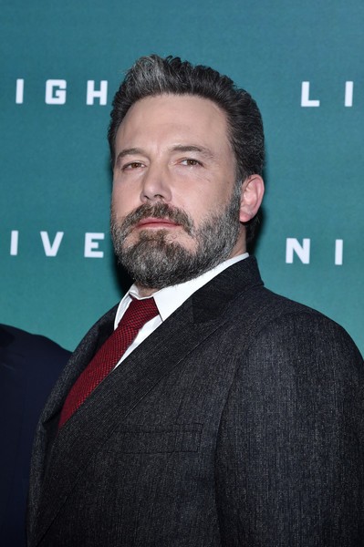 Tháng 3/2017, Ben Affleck bất ngờ công khai trên Facebook anh vừa cai nghiện rượu thành công. “Tôi đã cai nghiện thành công. Tôi muốn mình sống một cuộc đời trọn vẹn và là người cha tốt nhất có thể. Tôi muốn các con tôi hiểu rằng không việc gì phải ngượng khi cần sự giúp đỡ… Tôi may mắn có tình yêu thương của gia đình, bạn bè và Jennifer Garner, mẹ của các con tôi, người đã ủng hộ và chăm sóc các con khi tôi đi cai nghiện”. (Ảnh: Getty Images)