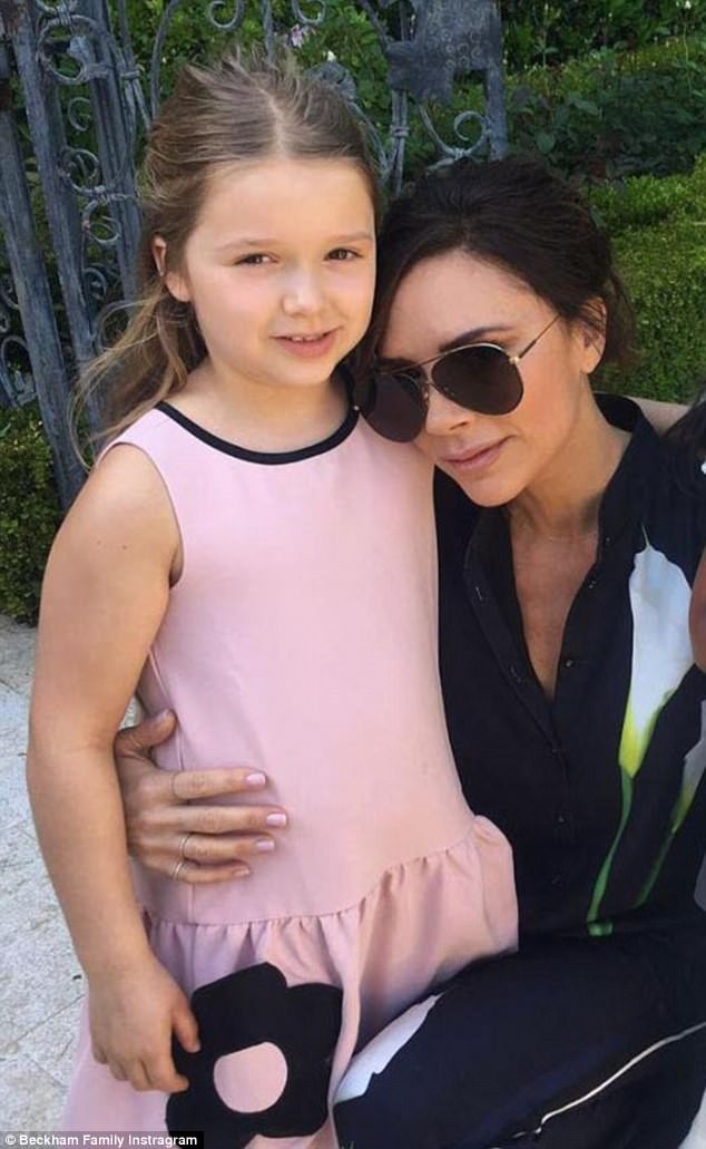 Việc  Victoria Beckham đăng ký bản quyền thương mại tên con gái cho một loạt sản phẩm từ đồ trang điểm cho tới đồ chơi, quần áo đã bị chỉ trích vì lợi dụng con kiếm tiền. (Ảnh: Instagram)