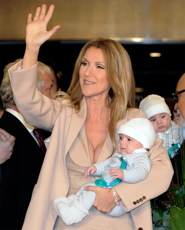 “Có lúc tôi thấy rất vui, có lúc lại thấy vô cùng mệt mỏi, khóc không vì lý do gì” – Celine Dion từng bị trầm cảm như vậy sau khi sinh hai bé sinh đôi vào năm 2010. (Ảnh: Getty)