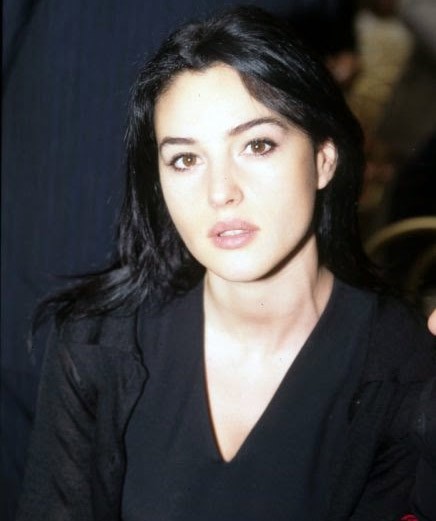 Tham gia trình diễn thời trang từ năm 16 tuổi, nhưng mục đích của Monica Bellucci lúc đó là trở thành luật sư và nghề mẫu chỉ là giúp cô có thêm thu nhập cho việc học. Ảnh: Internet