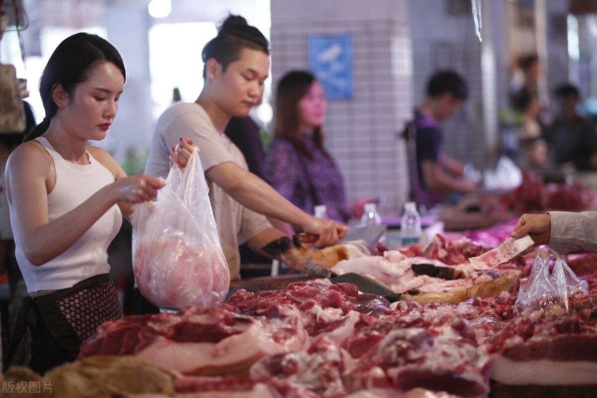 Giá  thịt lợn năm nay đã hạ xuống, không còn đắt đỏ như năm ngoái, mọi người mạnh tay hơn khi mua thịt. Tuy nhiên, dù có tiền, bạn cũng chưa chắc đã mua được miếng thịt quý hiếm này trên con lợn. (Ảnh minh họa)