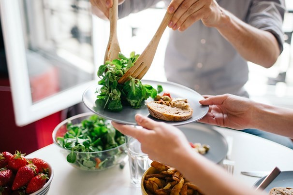 Có thể nói rau là một phần không thể thiếu trong bữa ăn hàng ngày của chúng ta. Rau không chỉ rất ngon mà còn chứa nhiều vitamin và các chất dinh dưỡng khác mà cơ thể con người cần. (Ảnh minh họa)