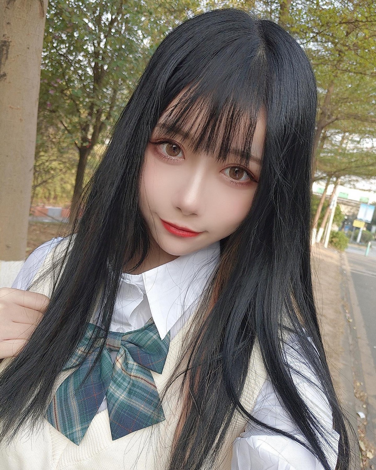 Hot girl Quỳ Quỳ hay còn gọi là Momoko Quỳ Quỳ, người Trung Quốc, nổi tiếng là một trong những cosplayer xinh đẹp, gợi cảm nhất.