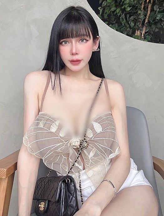 Amanda Seet là một trong những  hot girl nổi tiếng nhất Malaysia. Cô nàng ở hữu hàng triệu người hâm mộ, mỗi một động thái đều gây được sự chú ý nhất định.