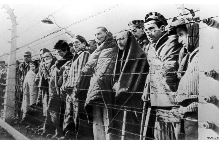 Đức quốc xã thường sử dụng tóc của nạn nhân trong thảm họa diệt chủng Holocaust để làm trong cơ chế nổ bom, dây thừng nhỏ dành cho tàu.... Hằng tháng, chỉ huy trại tập trung yêu cầu nhân viên cấp dưới nộp báo cáo về số lượng tóc thu thập được.