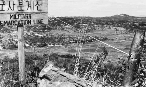 Vào tháng 6/1950, một  cuộc chiến tranh ác liệt đã xảy ra trên bán đảo Triều Tiên. Khi đó, quân đội Triều Tiên đã vượt qua vĩ tuyến 38 tiến đánh Hàn Quốc.