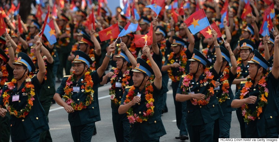 Hãng tin AP của Mỹ có bài viết về Việt Nam trong đó nói về sự kiện ngày 30/4/1975 đã đặt dấu chấm hết cho một thế kỷ chịu sự áp bức của các nước phương Tây của dải đất hình chữ S. Trong ảnh là các cựu chiến binh tham gia  lễ diễu binh mừng Chiến thắng 30/4 nhân kỷ niệm 40 năm giải phóng miền Nam, thống nhất đất nước (30/4/1975 - 30/4/2015) của hãng AP.