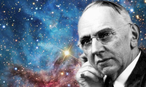 1. Dự đoán của nhà tiên tri "ngủ gật". Sau Nostradamus, Edgar Cayce là một nhà tiên tri nổi tiếng thế giới. Được mệnh danh là “nhà tiên tri ngủ gật”, ông đưa ra gần 15.000  lời tiên tri trong khi đang ngủ. Nhiều lời tiên đoán của ông về vận mệnh thế giới đã trở thành sự thật.