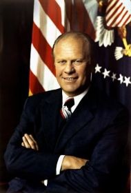 Tổng thống thứ 38 trong lịch sử Mỹ Gerald Ford có chỉ số IQ là 127,08.  Tổng thống Mỹ này đã tốt nghiệp ĐH Michigan và là ngôi sao bóng đá khi theo học tại ngôi trường này. Sau này, Tổng thống Ford theo học tại Đại học Yale.