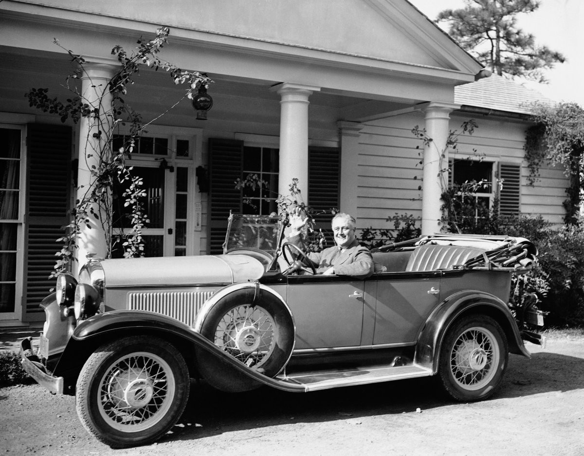  Tổng thống Mỹ Franklin Delano Roosevelt đã có nhiều chuyến đi nghỉ ở Warm Springs, Georgia. Ông chủ Nhà Trắng này rất thích được ngâm mình trong các suối nước nóng như một phương pháp điều trị bệnh bại liệt. Ảnh chụp ngày 23/11/1935.