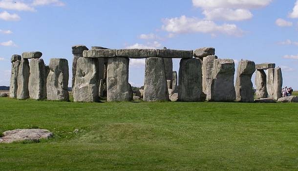 Bãi đã cổ Stonehenge là một trong những  bí ẩn lớn nhất nhân loại chưa có lời giải. Trong suốt nhiều thập kỷ qua, các chuyên gia, nhà khoa học cố gắng tìm ra lời giải về thời điểm xây dựng và mục đích của công trình này.