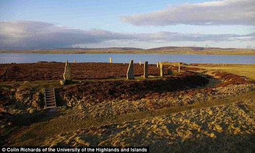 Các nhà nghiên cứu đã phân tích các  vòng tròn đá trên đảo Orkney và đi đến kết luận những người sống vào thời kỳ đồ đá mới tụ tập với nhau tại "câu lạc bộ đêm".