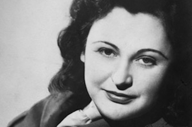 Nancy Wake là nữ điệp viên nổi tiếng thời Chiến tranh thế giới 2. Người  phụ nữ nổi tiếng này được biết đến với biệt danh “Chuột bạch” vì sự ẩn náu tài tình khi làm nhiệm vụ. Nữ điệp viên xinh đẹp Wake với hành động bí ẩn và thông minh khiến cho Đức Quốc xã không tài nào nắm bắt được hành tung.