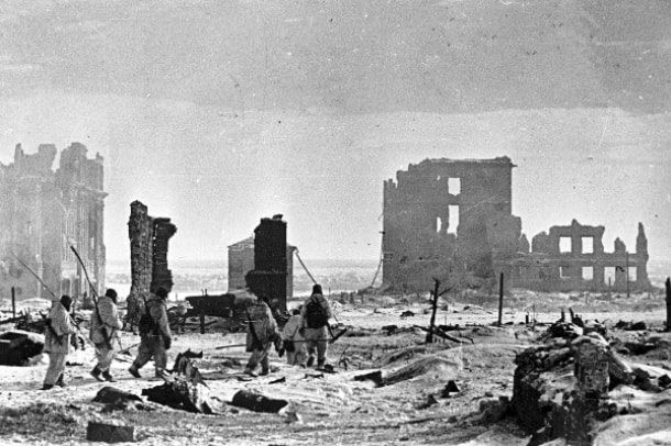 Trận Stalingrad diễn ra từ năm 1942 - 1943 là một trong những  trận chiến nổi tiếng lịch sử thế giới. Cuộc chiến giữa phát xít Đức với Liên Xô này được đánh giá là một trong những trận chiến cam go, ác liệt nhất và có nhiều người thương vong nhất trong lịch sử chiến tranh.