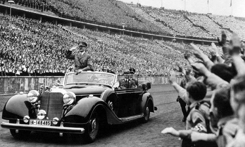 Siêu xe Mercedes-Benz 770K Grosser Offener Tourenwagen của  trùm phát xít Hitler được sản xuất năm 1939.