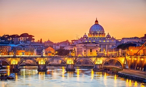 Theo một truyền thuyết cổ xưa,  thủ đô Rome của Italy được lập thành vào năm 753 trước Công nguyên bởi Romulus - vị vua đầu tiên của người La Mã. Trong suốt hơn 700 năm từ thế kỷ thứ nhất đến thế kỷ thứ 7, Rome trở thành trung tâm quyền lực ở châu Âu.