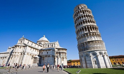 Nằm ở Pisa, Italy,  tháp nghiêng Pisa là một trong những điểm du lịch hút khách thế giới. Độ nghiêng của tháp thách thức thời gian và trở thành điểm nhấn thú vị của kiệt tác kiến trúc này.