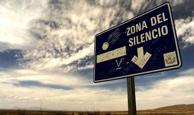 Vùng im lặng (Mapimí Silent Zone) là tên gọi của vùng hoang mạc gần Bolsón de Mapimí, thuộc tiểu bang Durango của Mexico. Đây là một trong những  địa điểm nổi tiếng gắn liền với bí ẩn khó giải.