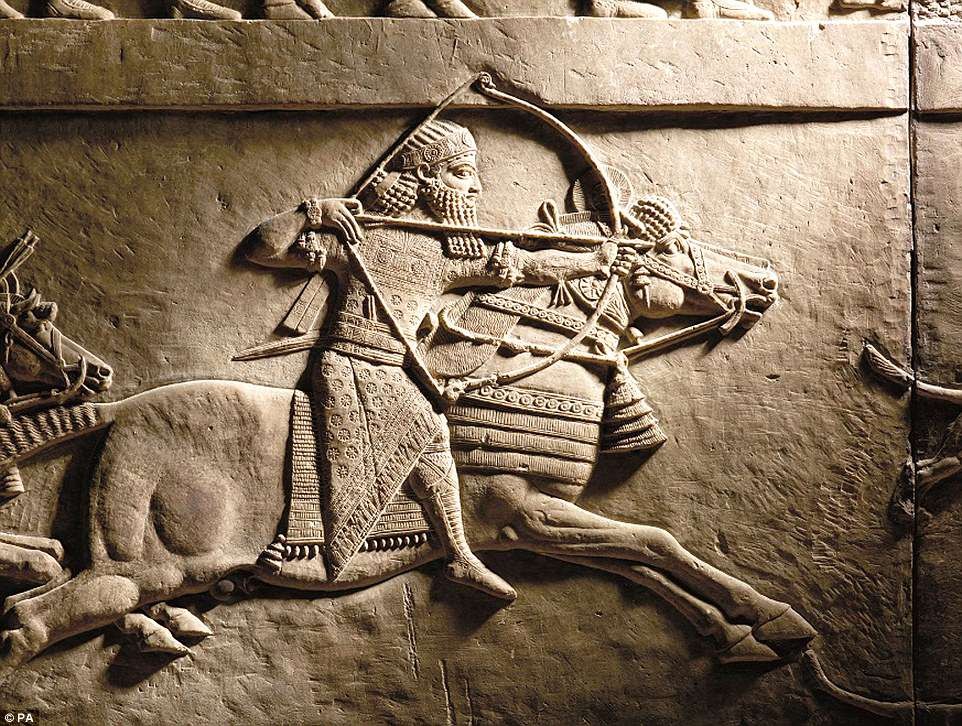 Ashurbanipal -  vị vua vĩ đại cuối cùng của Đế quốc Assyria cai trị đất nước vào thế kỷ 7 trước Công nguyên. Hơn 200 hiện vật giá trị gồm các tác phẩm điêu khắc, các món đồ bằng đồng... được trưng bày tại Bảo tàng Anh ở London hé lộ cuộc đời và di sản của vua Ashurbanipal.