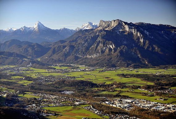 Nằm giữa vùng núi Berchtesgaden Alps, thuộc khu vực biên giới Berchtesgaden (Đức) và Salzburg (Áo), núi Untersberg nổi tiếng thế giới là địa điểm xảy ra những hiện tượng kỳ lạ hay vụ  mất tích bí ẩn khó lý giải.