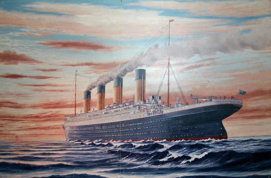 Tàu  Titanic huyền thoại có chuyến hải hành đầu tiên và cũng là cuối cùng vào năm 1912. Trên con tàu hạng sang đó, hơn 2.200 hành khách và thủy thủ đoàn đã có chuyến đi "tử thần".