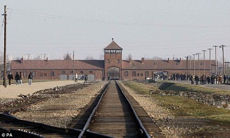 Trại tập trung Auschwitz, Birkenau và Monowitz là những "chốn địa ngục" khét tiếng và rùng rợn của  phát xít Đức.