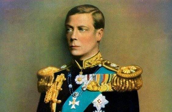 Vụ thoái vị của Vua Edward VIII năm Bính Tý 1936 là một sự kiện không thể lãng quên trong lịch sử  Hoàng gia Anh. Nguyên do là bởi ông hoàng này sẵn sàng từ bỏ ngôi vua để kết hôn với một diễn viên Mỹ. Không những vậy, người phụ nữ này đã qua 2 "lần đò".