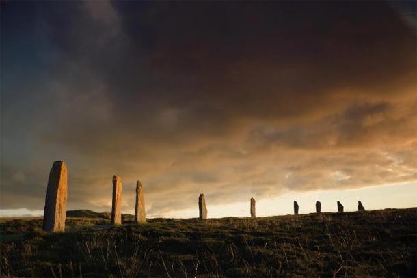 Vòng tròn các cột đá dựng đứng (Ring of Brodgar) ở Stromness, quần đảo Orkney là một trong những  vòng tròn đá nổi tiếng nhất nước Anh.