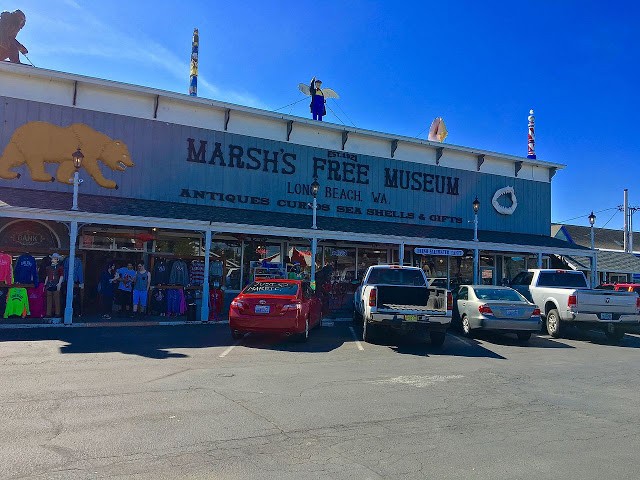 Khi ghé thăm bảo tàng tư nhân Marsh's Free ở Long Beach, Washington, Mỹ, du khách sẽ nhìn thấy thi hài  người cá sấu kỳ lạ nhất thế giới. Người đàn ông này có tên Jake.